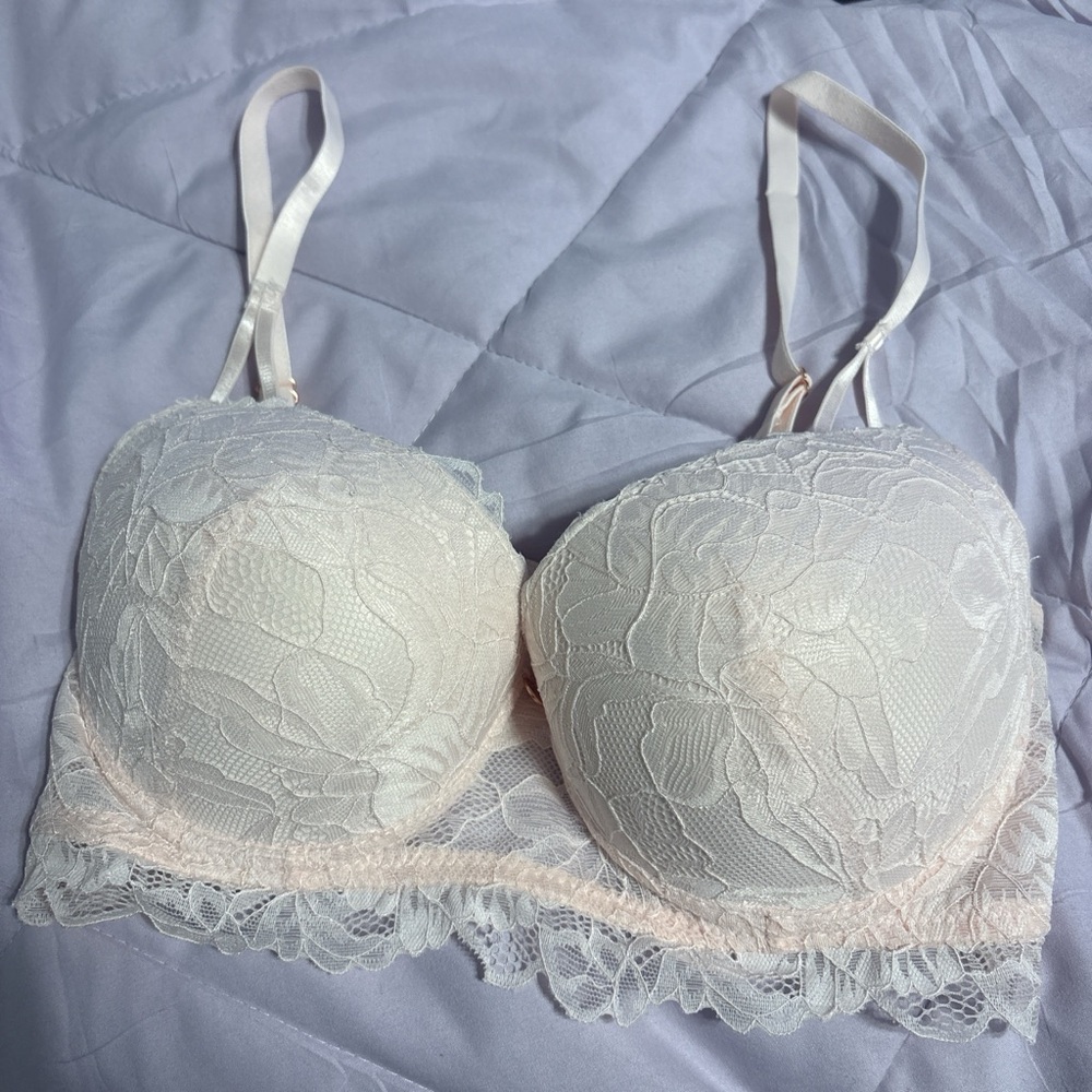 Marilyn Monroe Elegant Lace Underwire Bra - Cream